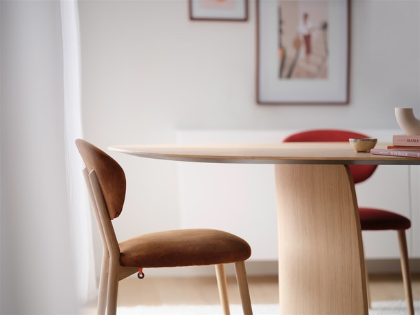 Mobitec asymmetrische tafel Dolmen (met visgraatmotief) - 2