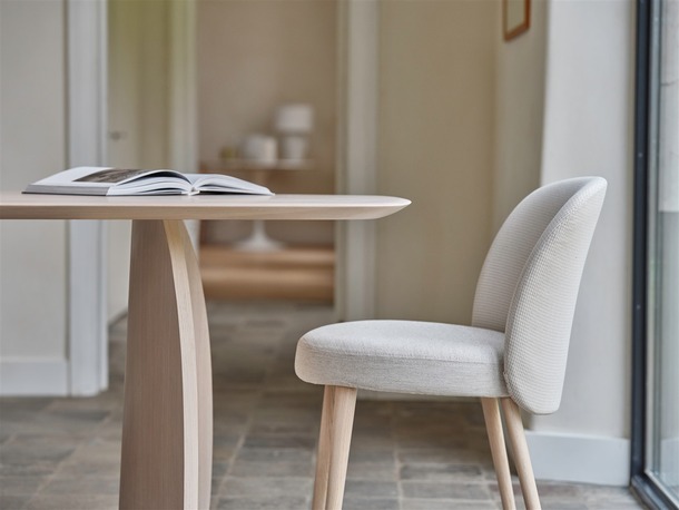 Mobitec asymmetrische tafel Dolmen (met visgraatmotief) - 4